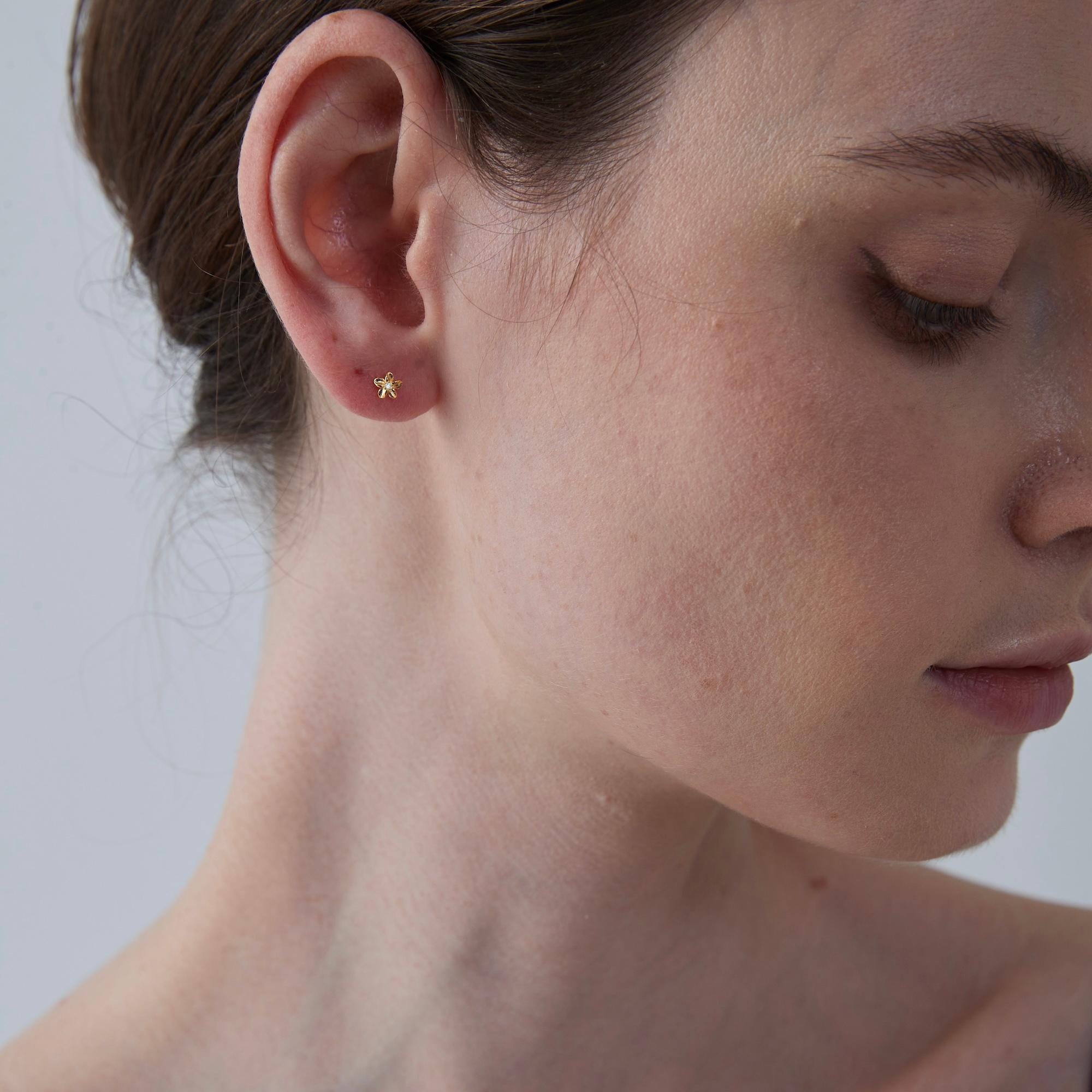 Petal-shaped earrings - Image 5